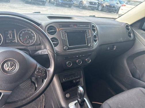 Pure White 2018 Volkswagen Tiguan Limited 2.0T 4MOTION