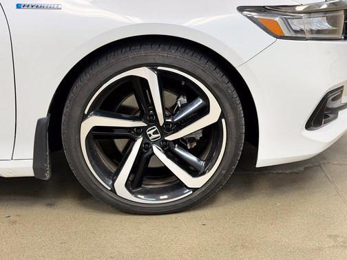Platinum White Pearl 2022 Honda Accord Hybrid Sport