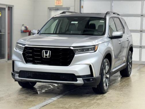 2025 Honda Pilot Touring 8-Passenger