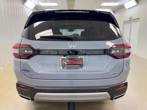2025 Honda Pilot Touring 8-Passenger