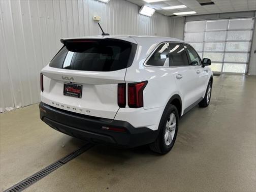 2022 Kia Sorento LX