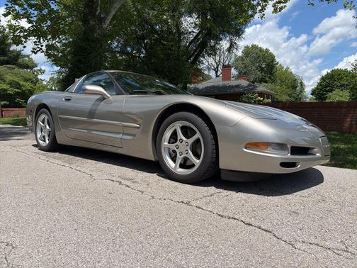 Light Pewter Metallic 2000 Chevrolet Corvette Base