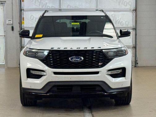 Star White Metallic Tri-Coat 2023 Ford Explorer ST