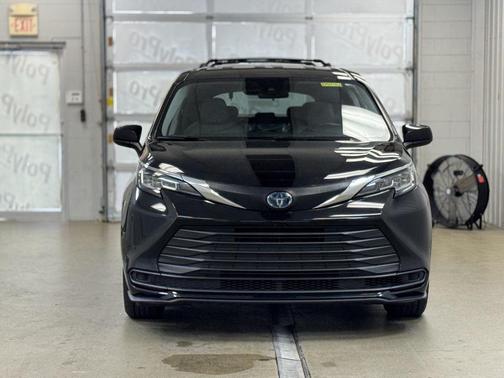 2021 Toyota Sienna LE