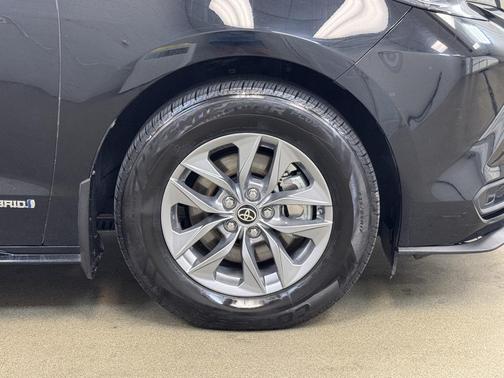 2021 Toyota Sienna LE