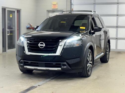 2025 Nissan Pathfinder Platinum 4WD