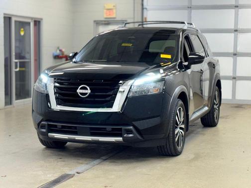 2025 Nissan Pathfinder Platinum 4WD