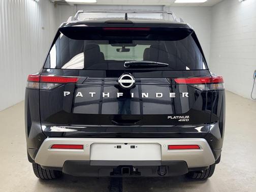 2025 Nissan Pathfinder Platinum 4WD