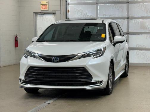2022 Toyota Sienna XLE 7 Passenger