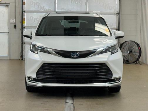 2022 Toyota Sienna XLE 7 Passenger