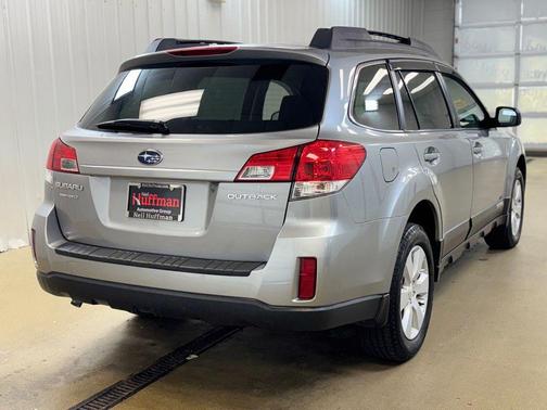 Steel Silver Metallic 2010 Subaru Outback 2.5 i Premium
