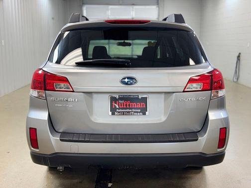 Steel Silver Metallic 2010 Subaru Outback 2.5 i Premium