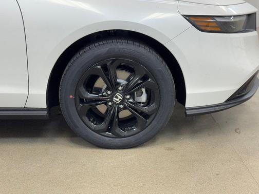 Platinum White Pearl 2025 Honda Accord SE