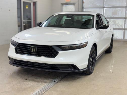 Platinum White Pearl 2025 Honda Accord SE