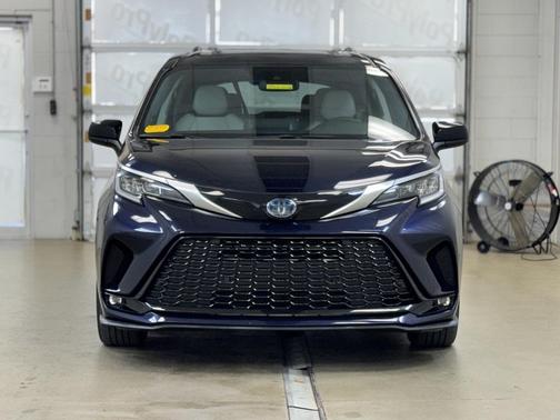 2023 Toyota Sienna XSE 7 Passenger