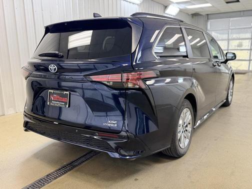 2023 Toyota Sienna XSE 7 Passenger