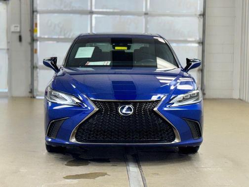 2022 Lexus ES 300h F SPORT