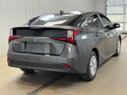2021 Toyota Prius LE