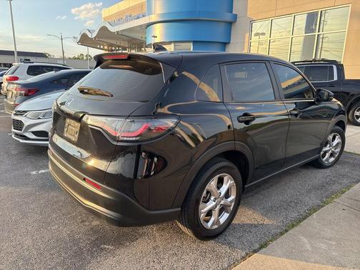 R-569m 2025 Honda HR-V LX