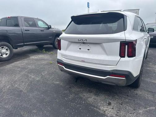 Glacial White Pearl 2025 Kia Sorento S