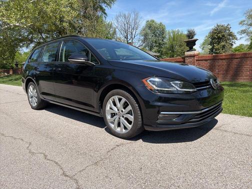 Deep Black 2019 Volkswagen Golf SportWagen TSI SE