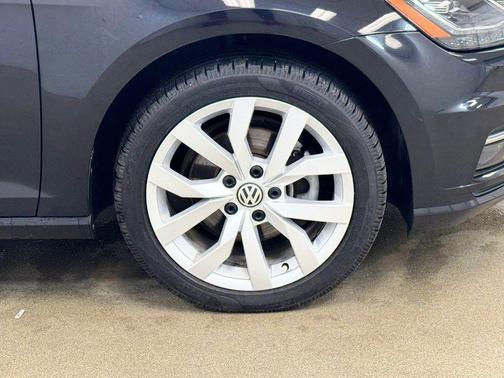 Deep Black 2019 Volkswagen Golf SportWagen TSI SE