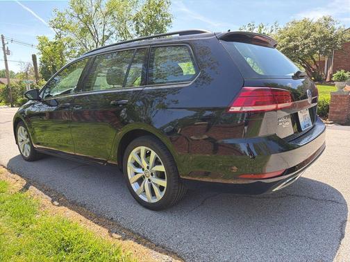 Deep Black 2019 Volkswagen Golf SportWagen TSI SE