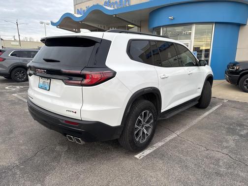 2025 GMC Acadia AWD AT4