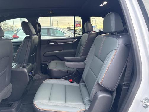 2025 GMC Acadia AWD AT4