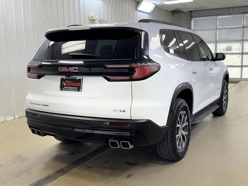 2025 GMC Acadia AWD AT4