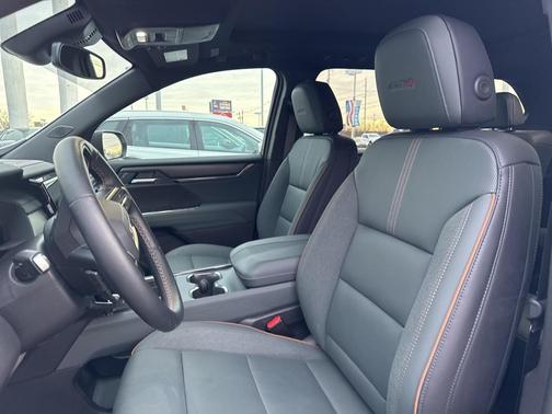 2025 GMC Acadia AWD AT4