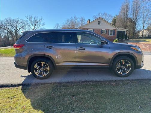 2019 Toyota Highlander Limited Platinum