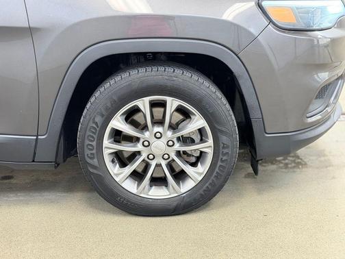 Granite Crystal Metallic Clearcoat 2019 Jeep Cherokee Latitude Plus