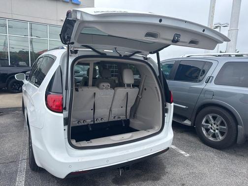 Bright White Clearcoat 2020 Chrysler Pacifica Touring-L Plus