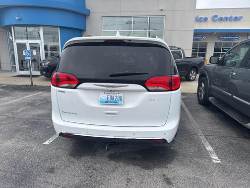 Bright White Clearcoat 2020 Chrysler Pacifica Touring-L Plus