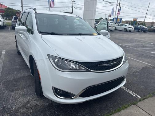 Bright White Clearcoat 2020 Chrysler Pacifica Touring-L Plus