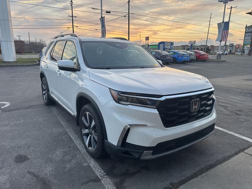 2023 Honda Pilot Touring 8-Passenger