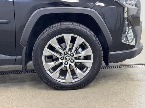 2022 Toyota RAV4 XLE Premium