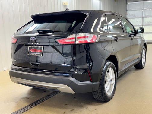 Agate Black Metallic 2022 Ford Edge SEL