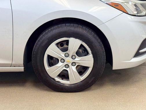 Silver Ice Metallic 2017 Chevrolet Cruze LS