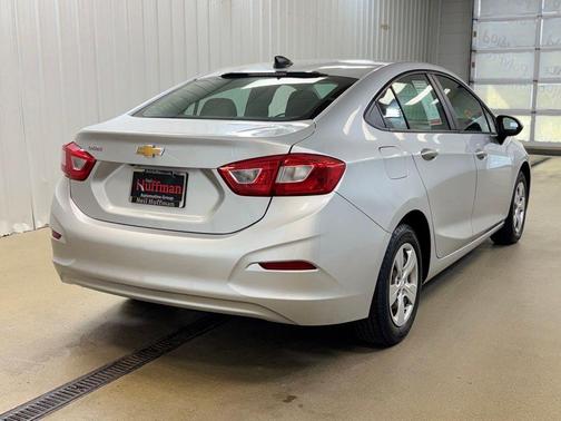 Silver Ice Metallic 2017 Chevrolet Cruze LS