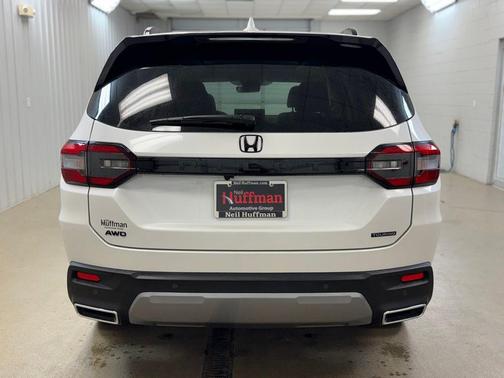 Platinum White Pearl 2026 Honda Pilot Touring 8-Passenger