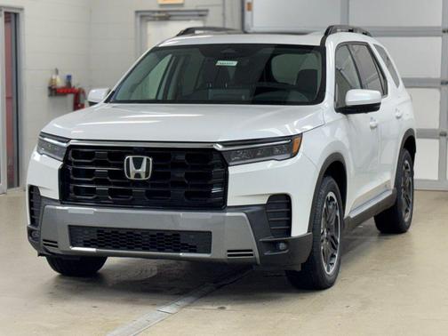 Platinum White Pearl 2026 Honda Pilot Touring 8-Passenger