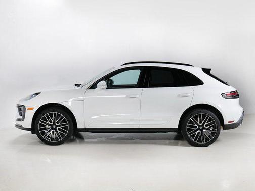 2025 Porsche Macan Turbo