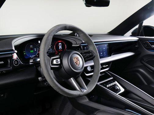 2025 Porsche Macan 4