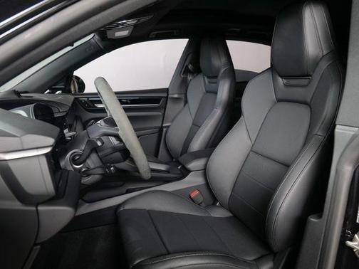 2025 Porsche Macan 4