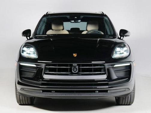 2025 Porsche Macan Turbo