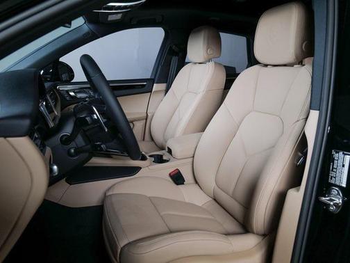 2025 Porsche Macan Turbo