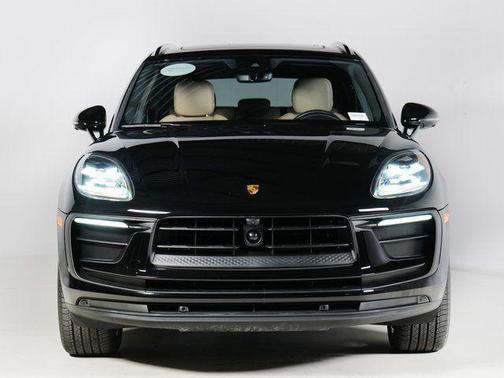 2025 Porsche Macan Turbo