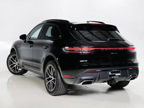 2025 Porsche Macan Turbo